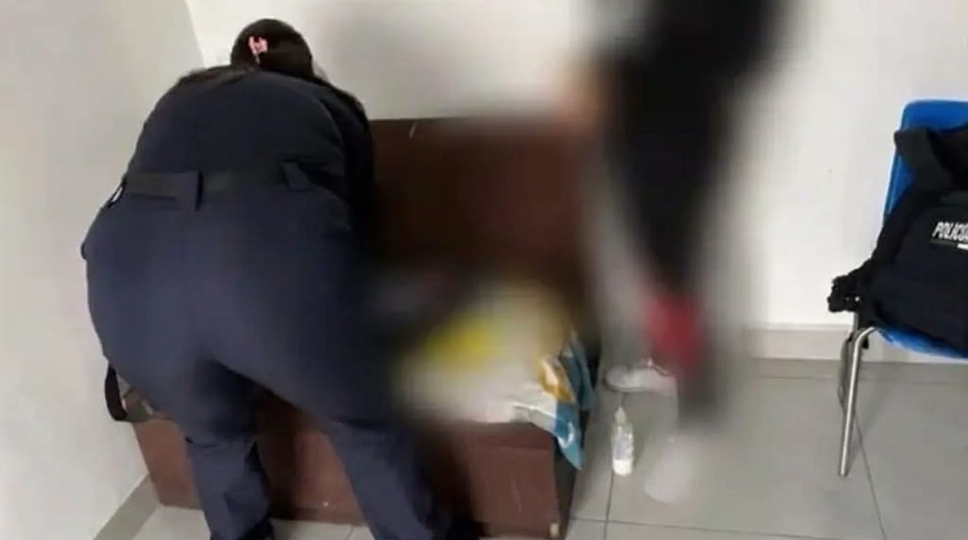 Madre adolescente abandona a su recién nacido en una banqueta de Ecatepec tras acalorada discusión