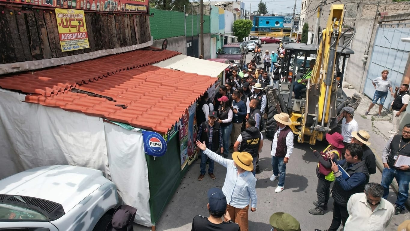 Tiran tiendita «3 Rubís» en Ciudad Azteca por invadir la banqueta y la calle en Ecatepec